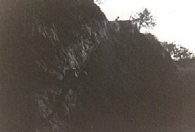 The entrance: 30m straight down a wall