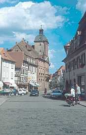 rechts um die Ecke ist die Office du Tourisme