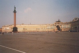 Schlossplatz (Südseite) mit Generalstabsgebäude
